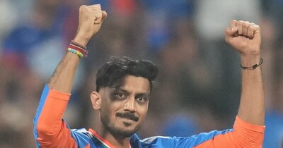 अक्षर पटेल पड़े बाबर आजम पर भारी. 