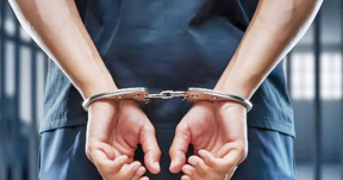 मुंबई के मलाड में 4 बांग्लादेशी नागरिकों को गिरफ्तार किया गया है.