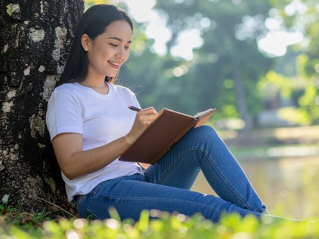 Not finding girlfriend even during Valentine's week? Know the 5 benefits of being single