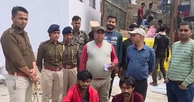पुलिस ने ट्रक ड्राइवर और हेल्पर को गिरफ्तार किया.