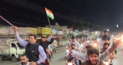 क्रिकेट फैंस ने निकाली बाइक रैली