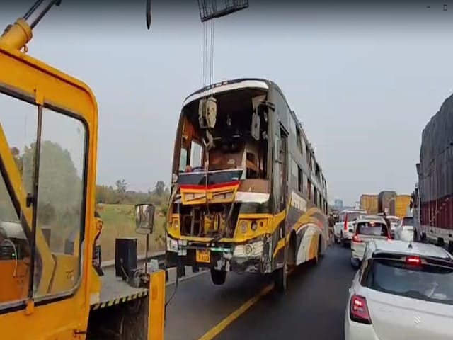 ड्राइवर को आई 'मौत वाली झपकी', लखनऊ में कैसे हुआ भीषण बस हादसा?