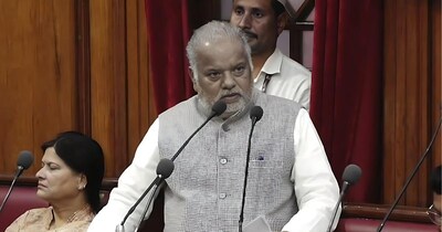 मंत्री श्रवण कुमार ने डीजे बजाने वालों पर सख्त कार्रवाई की बात कही है. - Algorithmically enhanced image