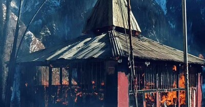 ग्रामीणों का कहना है कि मंदिर के जलने के बाद से कई लोग सदमे में हैं.