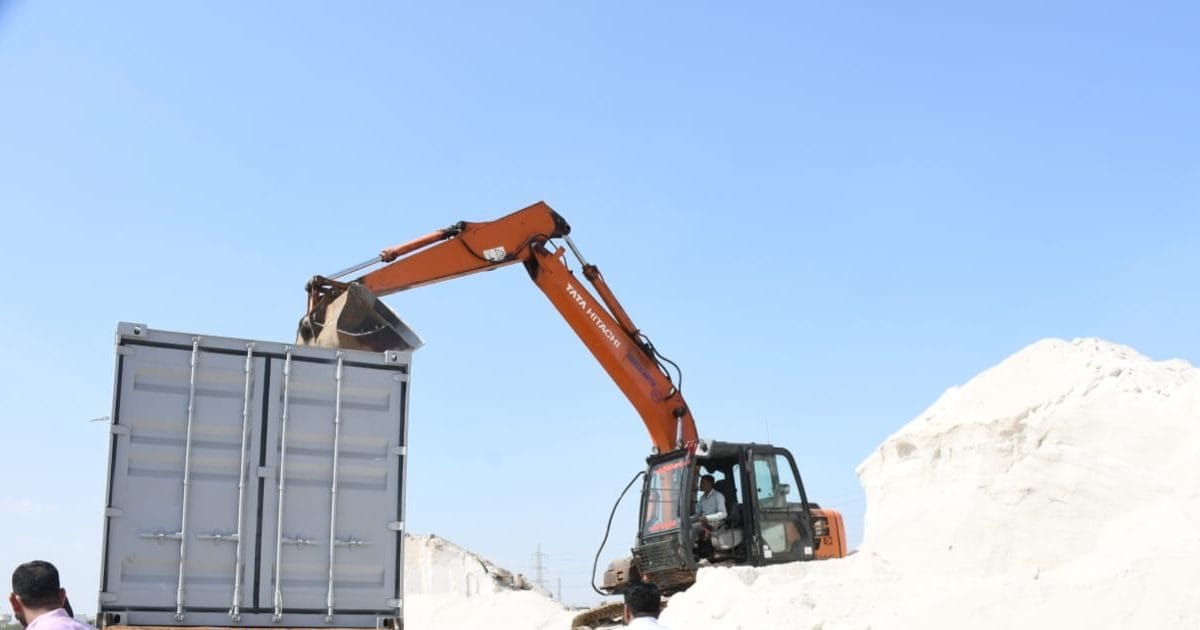 अब नमक, उर्वरक की ट्रेनों से ढुलाई होगी सस्‍ती, रेलवे ने पहली बार इस्‍तेमाल किए खास कंटेनर