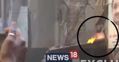 वाराणसी दालमंडी में उग्र विरोध, 20 मकानों पर चला बुलडोजर, आग लगाने वाले की तलाश जारी.