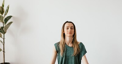 सुबह 5 मिनट डीप ब्रीदिंग: स्ट्रेस दूर, दिनभर दिमाग रहेगा फ्रेश.