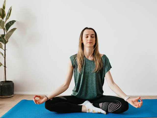 সকালে ঘুম থেকে ওঠার পর ৫ মিনিট গভীর শ্বাস নিন, স্ট্রেস চলে যাবে, সারাদিন মন থাকবে সতেজ।