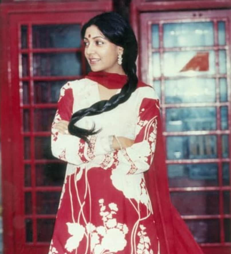 Deepti naval, Deepti naval movies, Deepti naval birthday, Deepti naval struggle, Deepti naval daughter, Deepti naval family, Deepti naval husband, Deepti naval life story