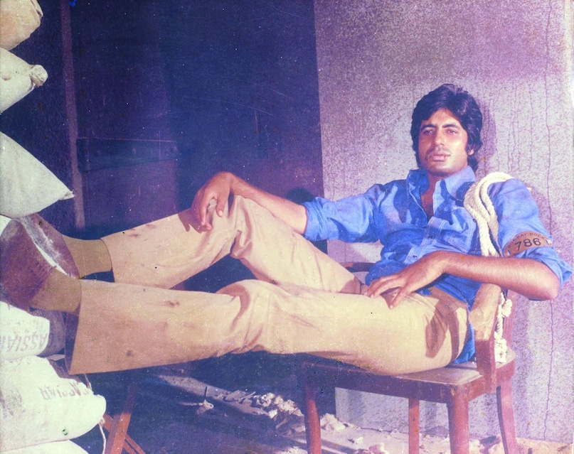 Deewar movie facts , Amitabh Bachchan , Amitabh Bachchan news , Amitabh Bachchan performance , Deewar , Deewar film famous dialogue , Deewar dynamic and powerful monologue , aaj khush toh bahut hoge tum, amitabh bachchan deewar, अमिताभ बच्चन, दीवार फिल्म के फैक्ट्स, दीवार ने कैसे बदले हिंदी सिनेमा के तेवर, अमिताभ बच्चन ने कैसे रिकॉर्ड किए हिट डायलॉग, सलीम-जावेद