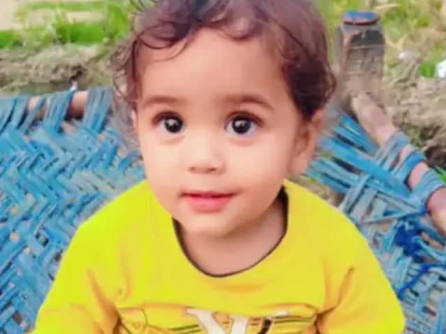 न बैरिकेडिंग थी, न कोई बोर्ड.अब 3 साल के मासूम की गड्ढे में गिरकर मौत 2 न बैरिकेडिंग थी, न कोई बोर्ड...अब 3 साल के मासूम की गड्ढे में गिरकर मौत