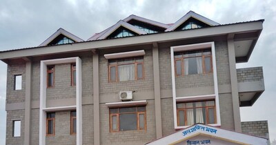 धर्मपुर विधानसभा के ध्वाली में बनाया गया रेस्ट हाउस.