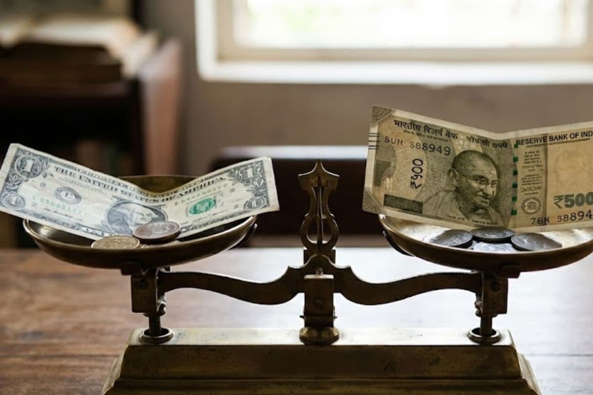 ट्रंप का एक फैसला और दनादन भाग रहा रुपया सुबह-सुबह ही 119 पैसे मजबूत 4 साल का सबसे बड़ा उछाल