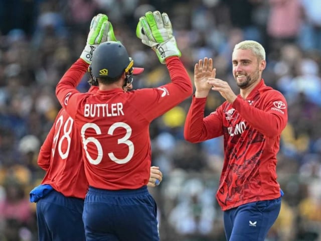 টানা 12তম জয়... শ্রীলঙ্কার বিপক্ষে ইংল্যান্ড ছোট স্কোর রক্ষা করেছে