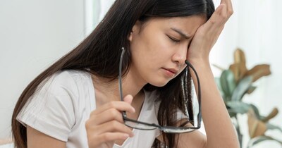 आंख में चोट लगने पर पानी डालने से इंफेक्शन का रिस्क बढ़ता है.