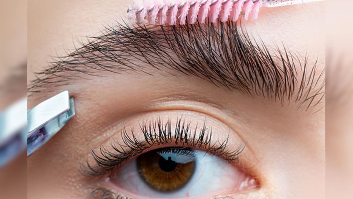 पार्लर वाली दीदी ने बिगाड़ दिया आइब्रो? यहां सीखें बिगड़े Eyebrow को कैसे सुधारें