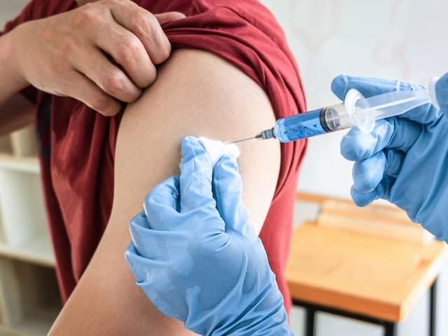 ফ্লু ভ্যাকসিন কি সর্দি, কাশি এবং জ্বর থেকে রক্ষা করতে পারে? উপকারিতা জানালেন চিকিৎসক ড