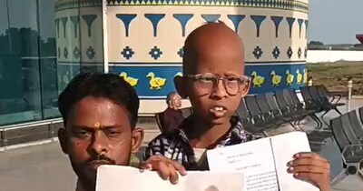 ग्‍वालियर में पिता और बेटे ने एक बार फिर न्‍याय मांगा है. 