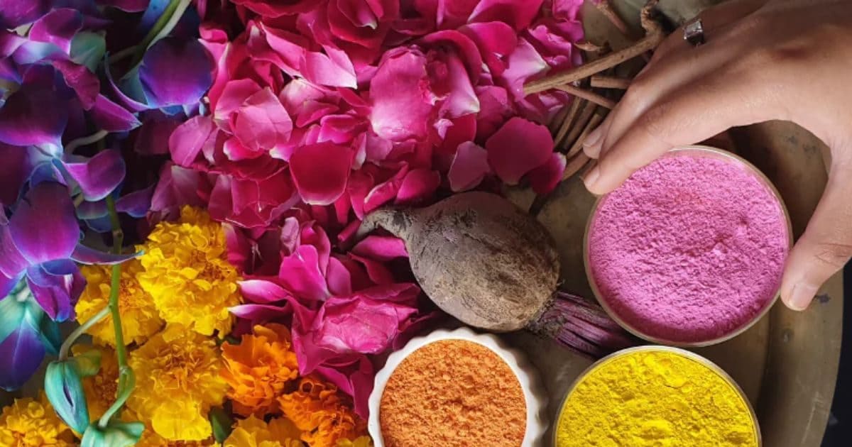 बच्चों के लिए सेफ होली का इंतजाम, घर पर बनाएं फूलों से केमिकल फ्री कलर