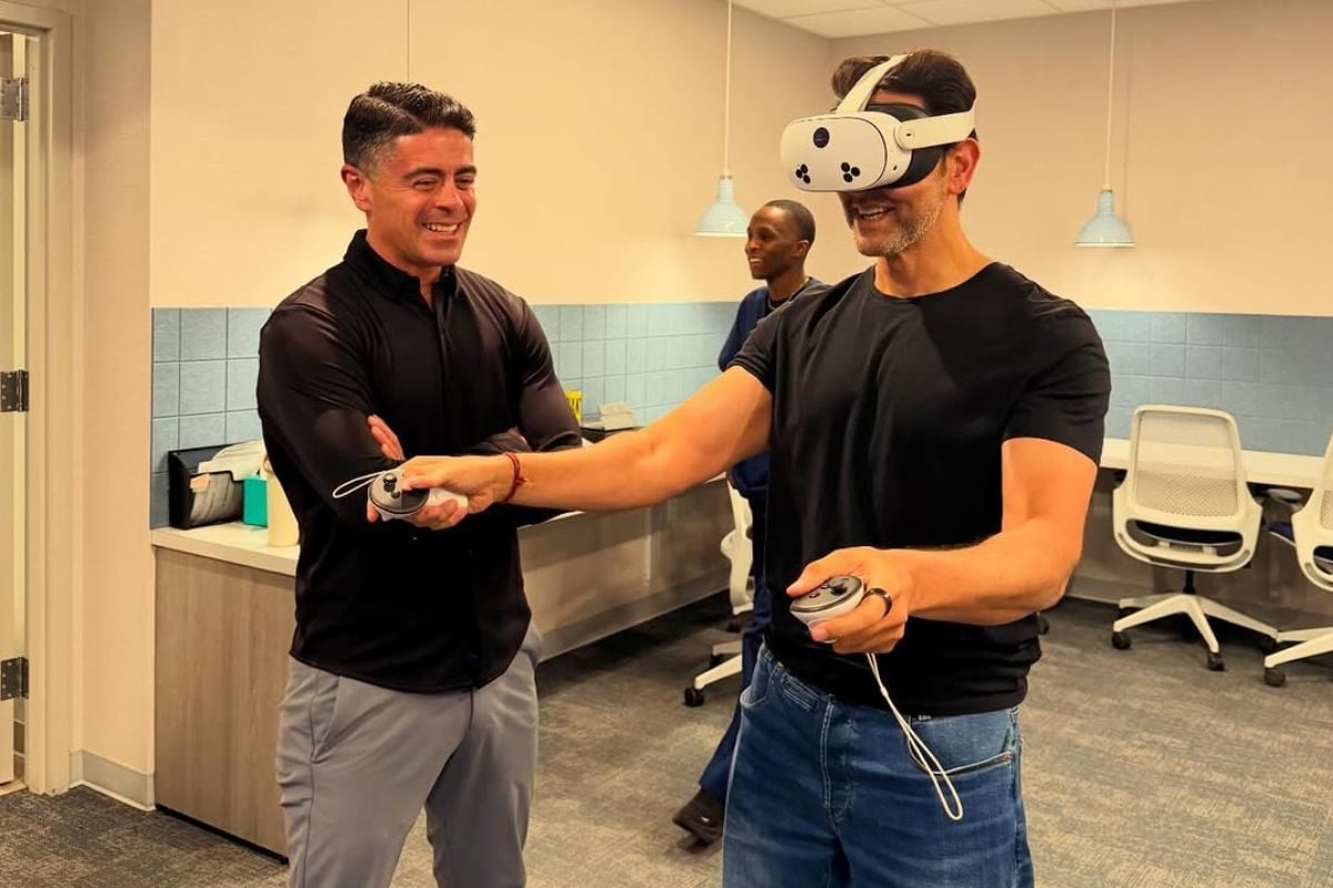 ऋतिक रोशन ने आई वर्कआउट से घटाया चश्मे का नंबर? इस दावे पर क्यों मचा घमासान, कई डॉक्टर्स भी भड़के