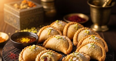 होली पर घर पर बनाएं बाजार जैसी टेस्टी गुजिया, जानें आसान रेसिपी.