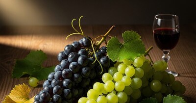 Black vs. Green Grapes: Unveiling the Health Benefits and Key Differences