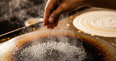 डोसा बनाने से पहले तवे पर पानी क्यों डालते हैं?