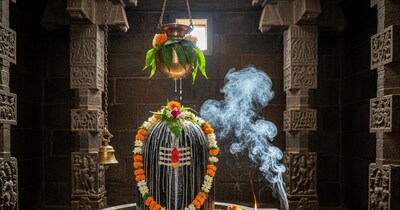 भगवान शिव को क्या चढ़ाएं और क्या फल पाएं? जानें हर वस्तु का महत्व.