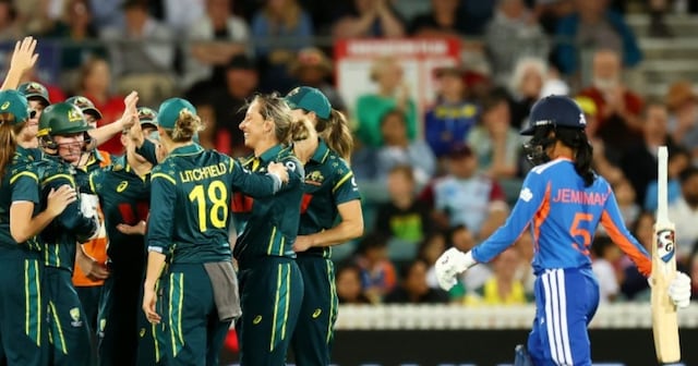 অস্ট্রেলিয়া দ্বিতীয় টি-টোয়েন্টিতে ভারতকে হারিয়ে ৩ ম্যাচের সিরিজ ১-১ সমতায়।