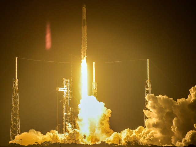 SpaceX's new flight successful, 4 astronauts reach ISS, mission back on track