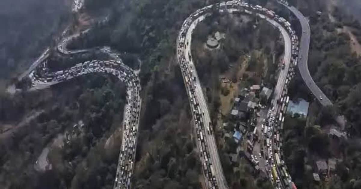 32 घंटे बंद रहा देश का पहला एक्‍सप्रेसवे! खुलते ही फिर लग गया जाम, कहां से कहां तक जाती है यह सड़क, जानें इसकी खूबी