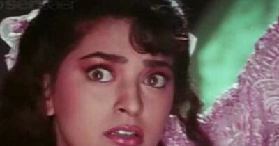 नई दिल्ली. जूही चावला अपने दौर की नामी एक्ट्रेस हैं, जिन्होंने एक से बढ़कर एक फिल्मों में काम किया है. सिनेमा को करीब से जानने वाले ये जानते हैं कि उन्होंने कभी किसी के प्रेशर में आकर कोई काम नहीं किया, वो भी कोई ऐसा काम, जिसके लिए उनका मन गवाही न दे रहा हो. बॉलीवुड में कई बार एक सीन पूरी फिल्म की दिशा बदल देता है. ऐसा ही कुछ तब हुआ, जब जूही ने स्क्रिप्ट पढ़ते ही कदम पीछे खींच लिए, कहानी, किरदार और टीम सब तय था, लेकिन जैसे ही उनकी नजर एडल्ट ह्यूमर वाले हिस्से पर पड़ी, माहौल बदल गया. एक्ट्रेस ने साफ शब्दों में कह दिया अगर यह सीन रहेगा, तो मैं इस फिल्म का हिस्सा नहीं होने वाली. 