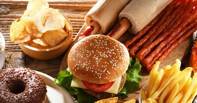 जंक फूड्स के बजाय आप हेल्दी फूड्स को स्नैक्स में खा सकते हैं.