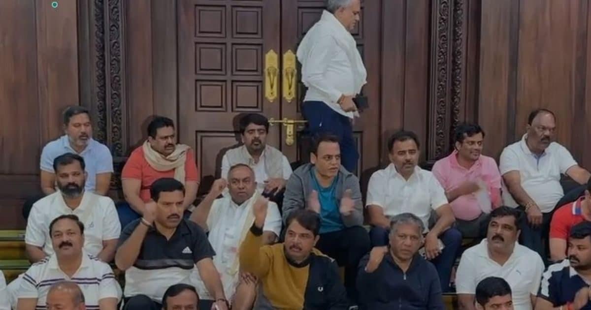कर्नाटक शराब घोटाला: भाजपा विधायकों ने विधानसभा को बनाया घर, रात गुजारी और सुबह मॉर्निक वॉक भी की