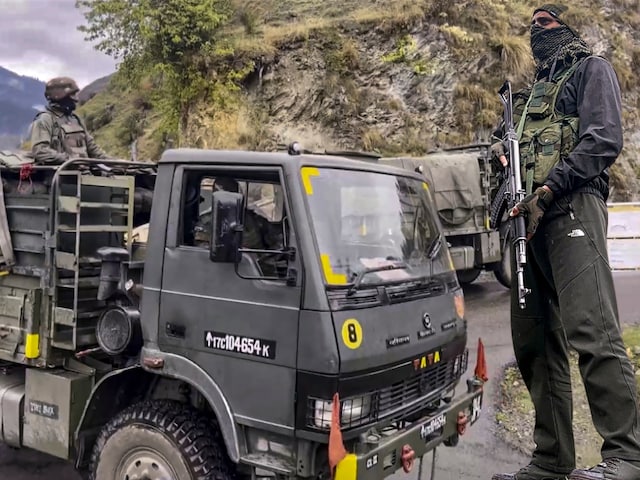 किश्तवाड़ में भीषण मुठभेड़, कुख्यात जैश कमांडर सैफुल्लाह को आर्मी ने घेरा