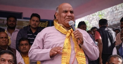 राजगढ़ में मंत्री करण सिंह वर्मा ने 3 तहसीलदारों को सस्पेंड कर दिया है.