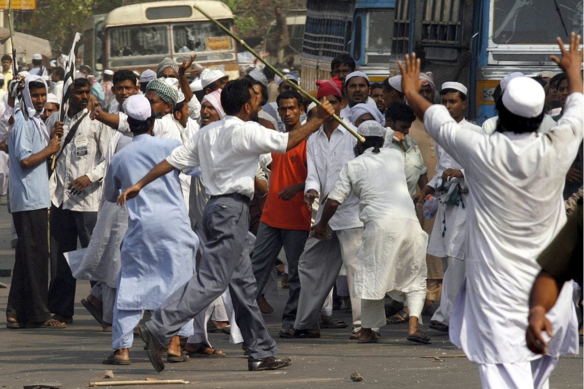 बमबारी फायरिंगकोलकाता में चुनाव से पहले बवाल रात में लगा जैसे कहीं युद्ध शुरू हो गया पुलिस की उड़ी नींद