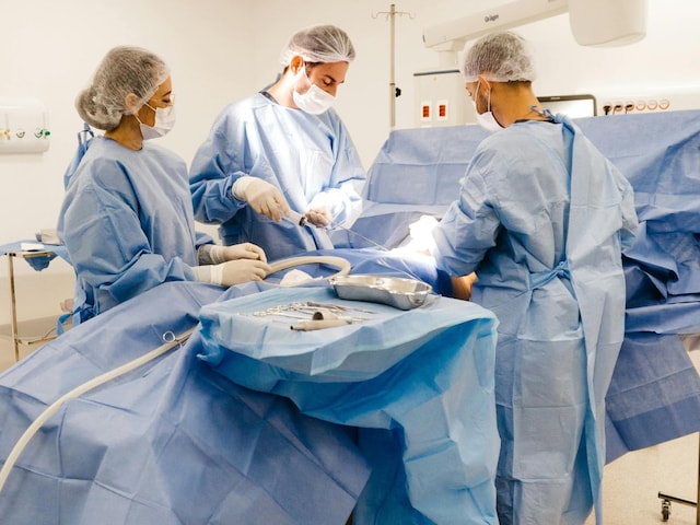 কেন অস্ত্রোপচারের জন্য লেজার আলো ব্যবহার করা হয়? এই 5টি বড় কারণ