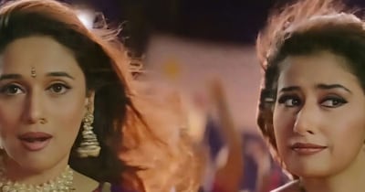 माधुरी-मनीषा के एनर्जेटिक डांस ने 2001 में हिलाया बॉलीवुड, 'लज्जा' का गाना आज भी हिट.