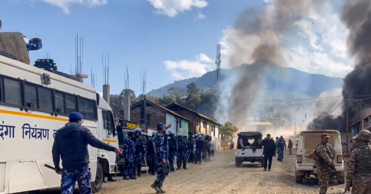 मणिपुर में फिर भड़की हिंसा की आग, आधी रात को उखरुल के JNV स्कूल से सुरक्षित निकाले गए 51 कुकी छात्र