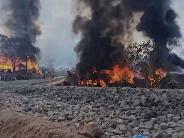 मणिपुर में फिर हिंसा, उख्रुल में अंधाधुंध फायरिंग, 30 से ज्यादा घर राख