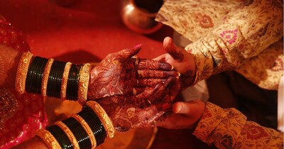 गुजरात सरकार शादी के रिजस्ट्रेशन में माता-पिता की सहमति को अनिवार्य करने की बात कही है. 