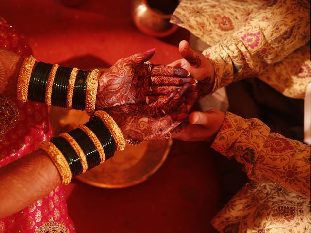 16 साल की नाबाल‍िग से लव, फिर गए जेल, 18 बरस का होते ही गर्लफ्रेंड से शादी