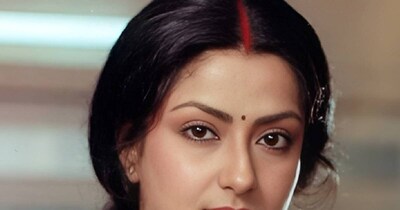 नई दिल्ली. साल 2002 में एक ऐसी फिल्म में सिनेमाघरों में दस्तक दी थी, जिसमें एक अनोखी लव-स्टोरी दिखाई गई थी. फिल्म में हीरो और हीरोइन को सिर्फ एक दूसरे की आवाज सुनते ही प्यार हो जाता है. फिल्म में मौसमी चटर्जी भी नजर आई थीं, फिल्म में सूरज बड़जात्या की पारिवारिक फिल्मों जैसा टच भी था. फिर वह भी डिजास्टर साबित हुई थी.