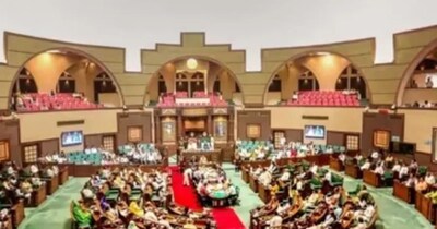 मध्‍य प्रदेश विधानसभा के बजट सत्र के दूसरे दिन भी हंगामे के आसार हैं. 