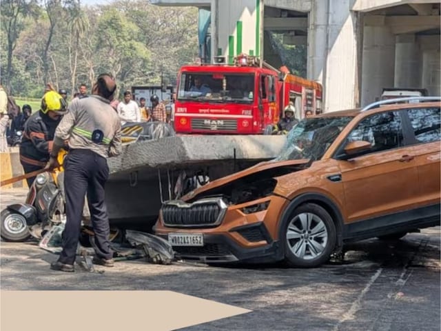 मुंबई में रनिंग ऑटो पर गिरा मेट्रो का पिलर, 4 लोग गंभीर रूप से घायल