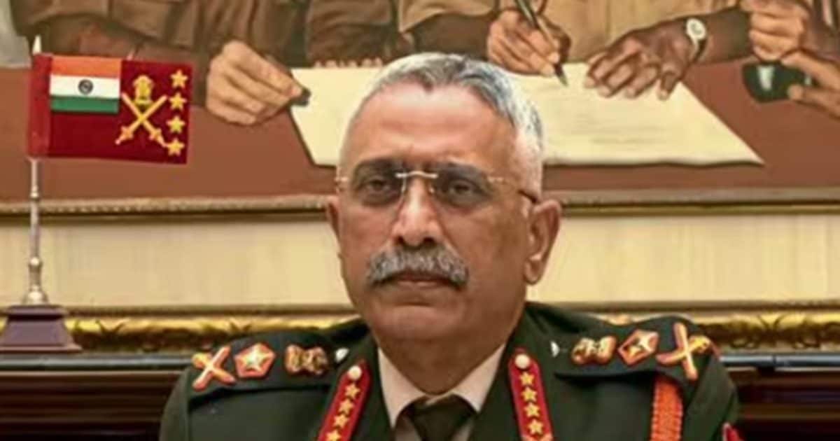 कौन हैं जनरल नरवणे, जिनकी अप्रकाशित आत्मकथा पर विवाद, पूर्व सैन्य अफसर की किताब प्रकाशन के क्या हैं नियम