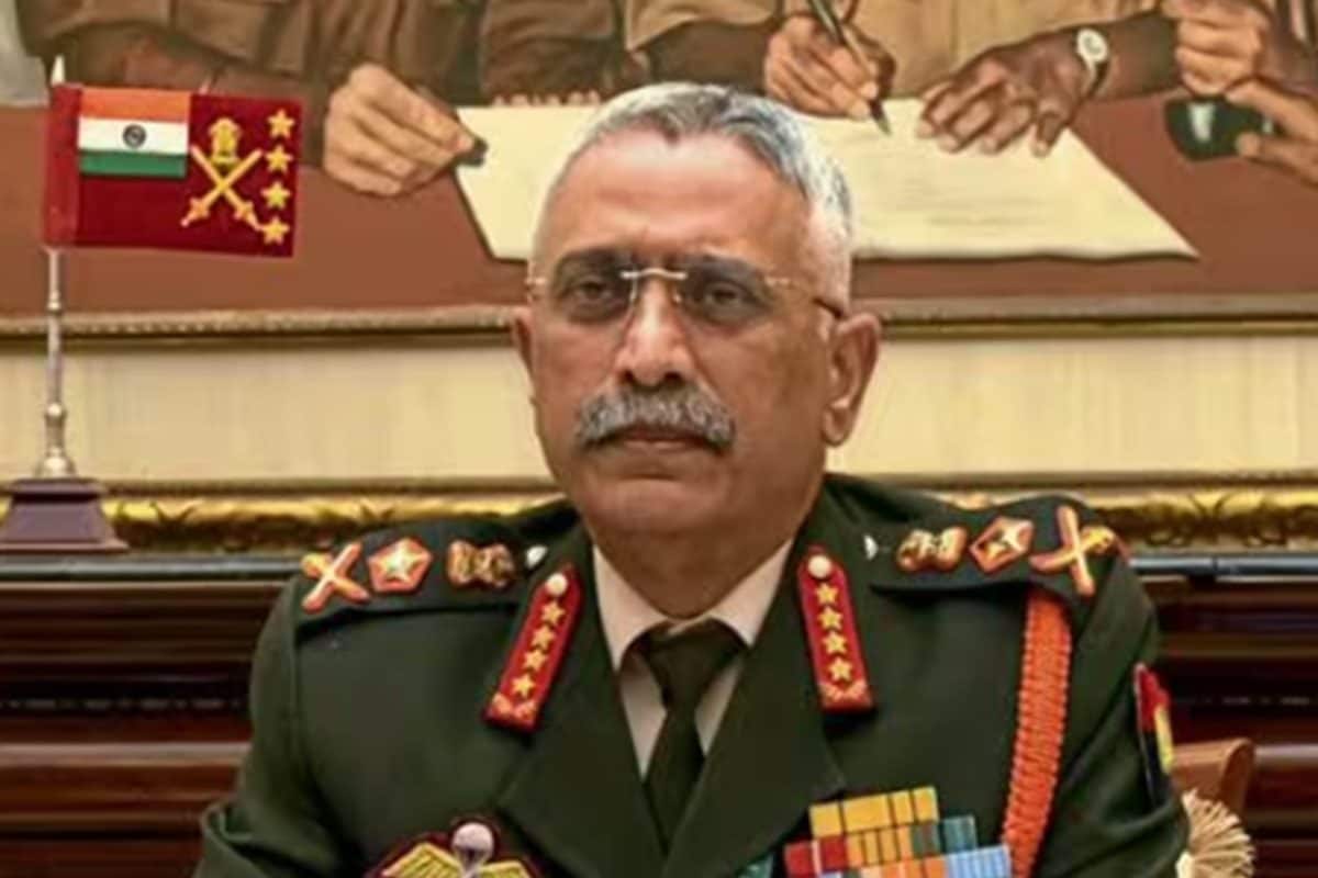 कौन हैं जनरल नरवणे जिनकी अप्रकाशित आत्मकथा पर विवाद पूर्व सैन्य अफसर की किताब प्रकाशन के क्या हैं नियम