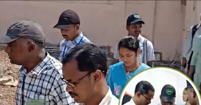 रायपुर में आत्‍मसमर्पित नक्‍सलियों ने विधानसभा में कार्यवाही को देखा. 