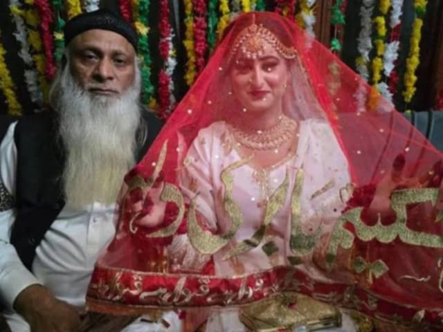 60 साल के हकीम बाबर ने किया निकाह, घर लाया 38 साल छोटी दुल्हनिया